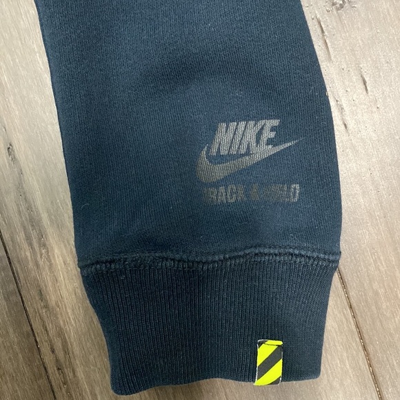 NIKE WOMEN'S RU TECH FLEECE CROPPED CREW
BLACK - Picture 10 of 10